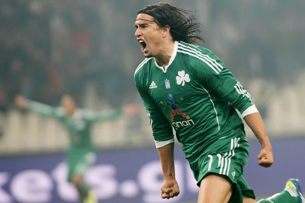 Πρώτος με... υπογραφή!