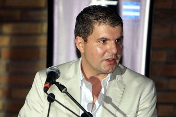 Νίκος Λυράκης 