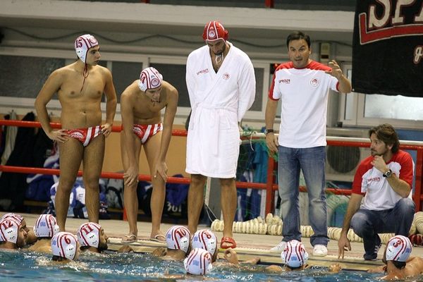 Βλάχος: «Κατώτεροι των περιστάσεων»