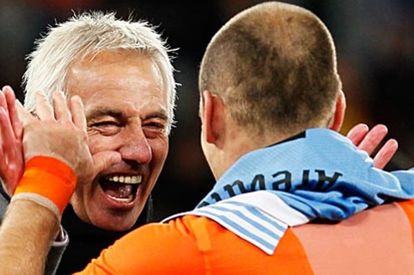 Ανανεώνει ο Φαν Μάρβικ με τους Οράνιε