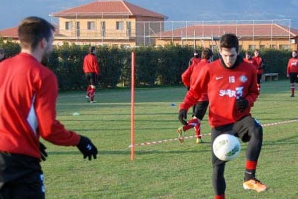 Ψάχνει τους έντεκα ο Ουζουνίδης