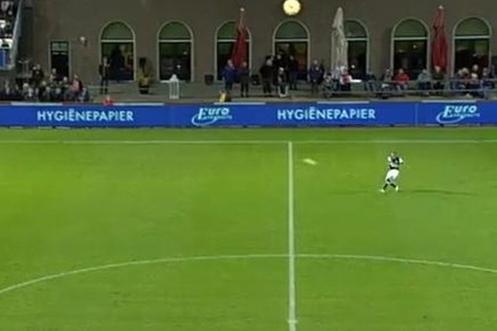 Γκολ από τα 50 και… βάλε, μέτρα! (video)