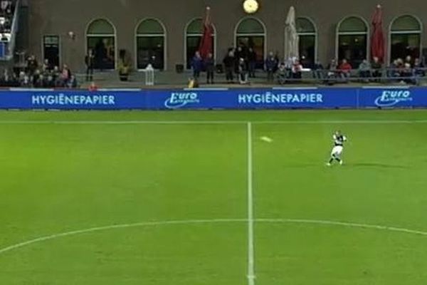 Γκολ από τα 50 και… βάλε, μέτρα! (video)