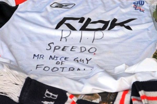 Με μαύρα περιβραχιόνια η Τότεναμ