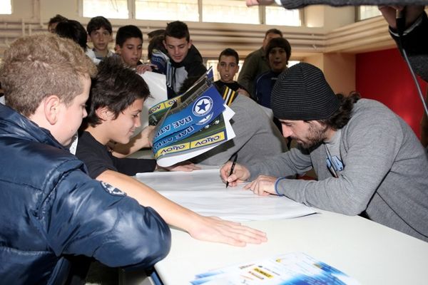 Μοίρασαν αυτόγραφα και… εισιτήρια στον Ατρόμητο