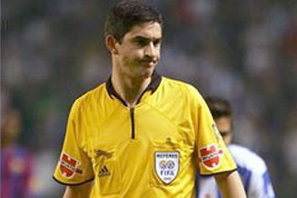 Ο Μαγένκο «σφυρίζει» Ολυμπιακό!