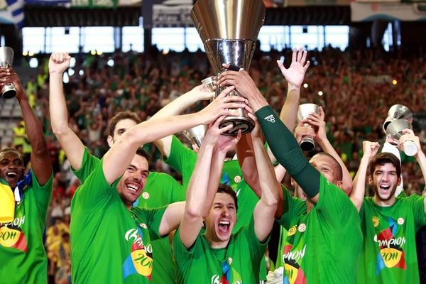 Στις κορυφαίες ομάδες Παναθηναϊκός και Εθνική ποδοσφαίρου