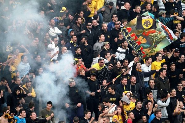 Στο πλευρό των παικτών ο κόσμος της ΑΕΚ
