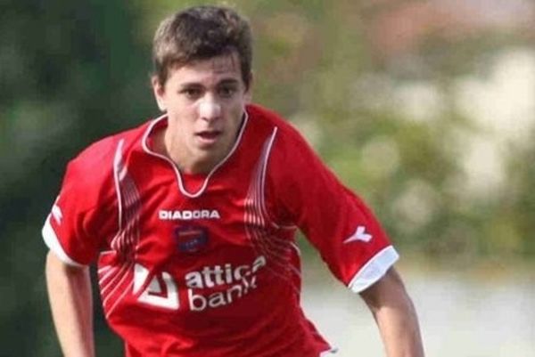 Επαγγελματικό συμβόλαιο για Σταυροθανασόπουλο