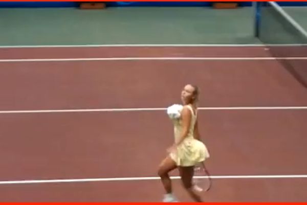 Η Βοζνιάκι παριστάνει την Σερένα (video)