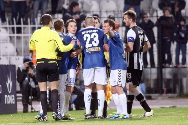 «Βράζουν» στον Ατρόμητο με τη διαιτησία