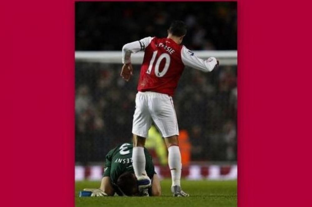 Ο Στσέζνι φίλησε στο πόδι του Φαν Πέρσι