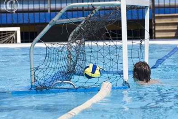 Έπεσε η στέγη, την γλύτωσαν οι πολίστες