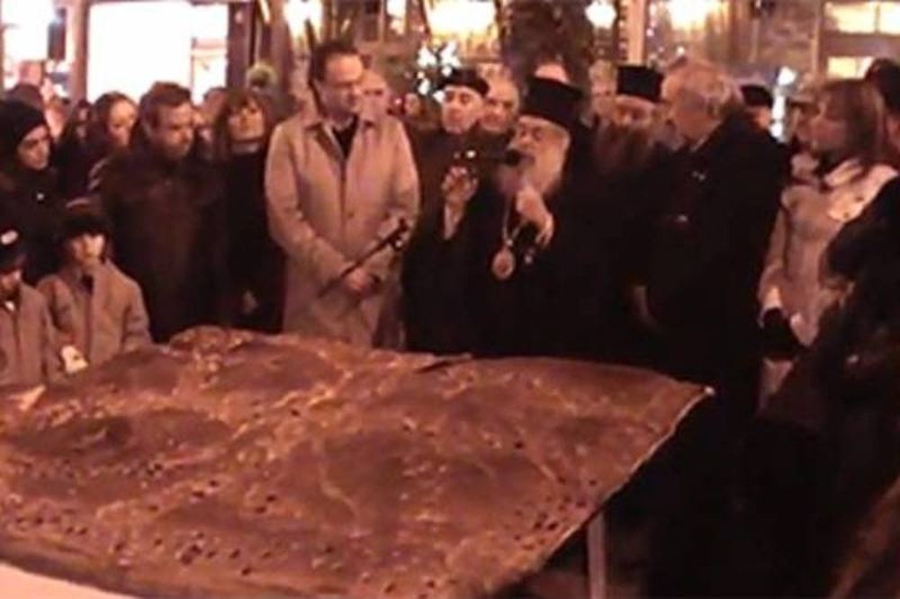 Χριστόψωμο που ζυγίζει 200 κιλά!