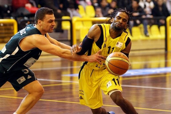 Με «όπλο» την έδρα ο Ηλυσιακός