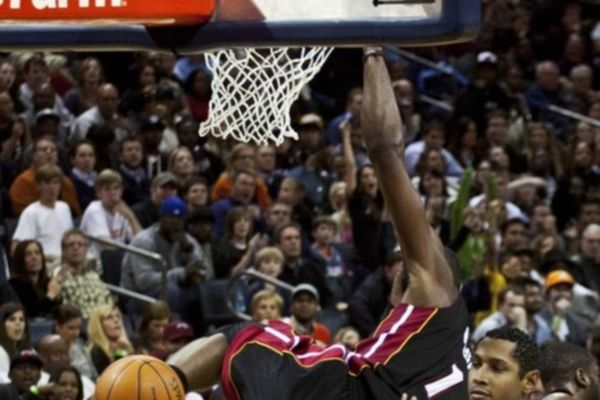 Πάλι με Ουέιντ οι Χιτ