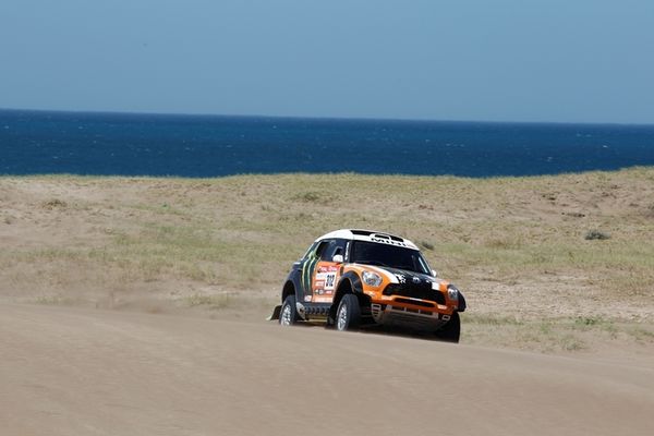 Ραλι Dakar 2012: Κομά και Πετερανσέλ προηγούνται