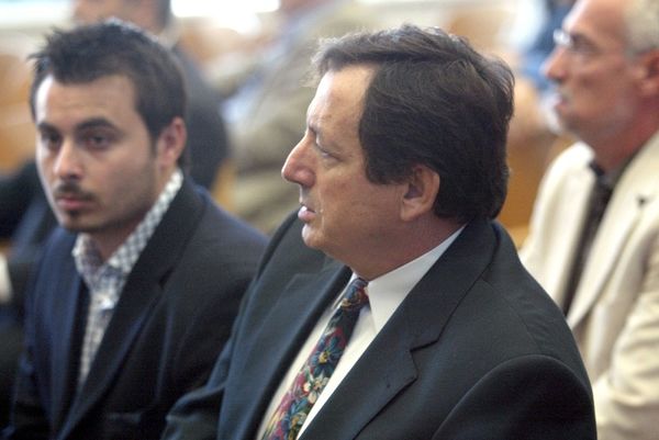 Πυρά Σαλιαρέλη κατά Μαρινάκη