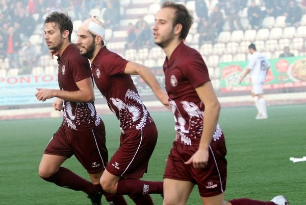 «Βυσσινί» κορυφή, «τρένο» ο Εθνικός!