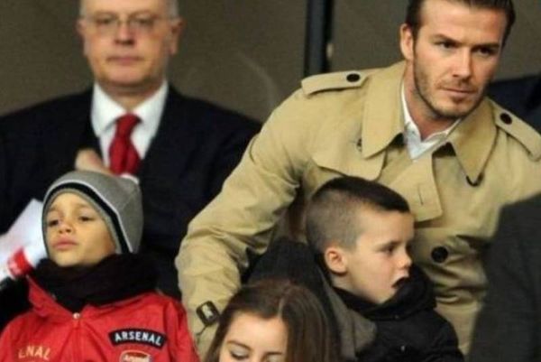 Ο Ρόμεο Μπέκαμ φορά μπουφάν της… Άρσεναλ! 