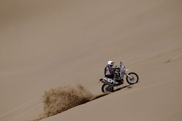 Dakar 2012: Κομά στις μοτοσικλέτες, Πετερανσέλ στα αυτοκίνητα