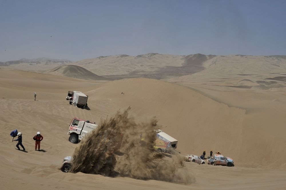 Ράλι Dakar 2011: Ντεπρέ και Πετερανσέλ ταξιδεύουν προς τη νίκη