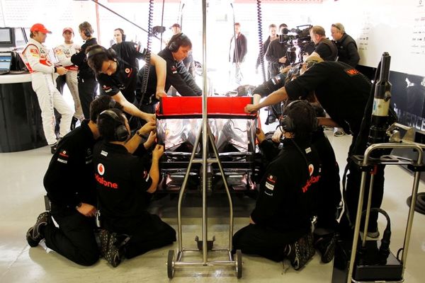 F1 McLaren MP4-27: Ραντεβού στο Woking