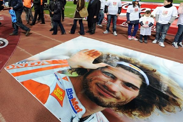 Τίμησε Σιμοντσέλι η Νάπολι (photos)