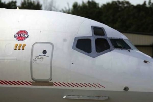 Περιπέτεια με το αεροπλάνο των Πίστονς