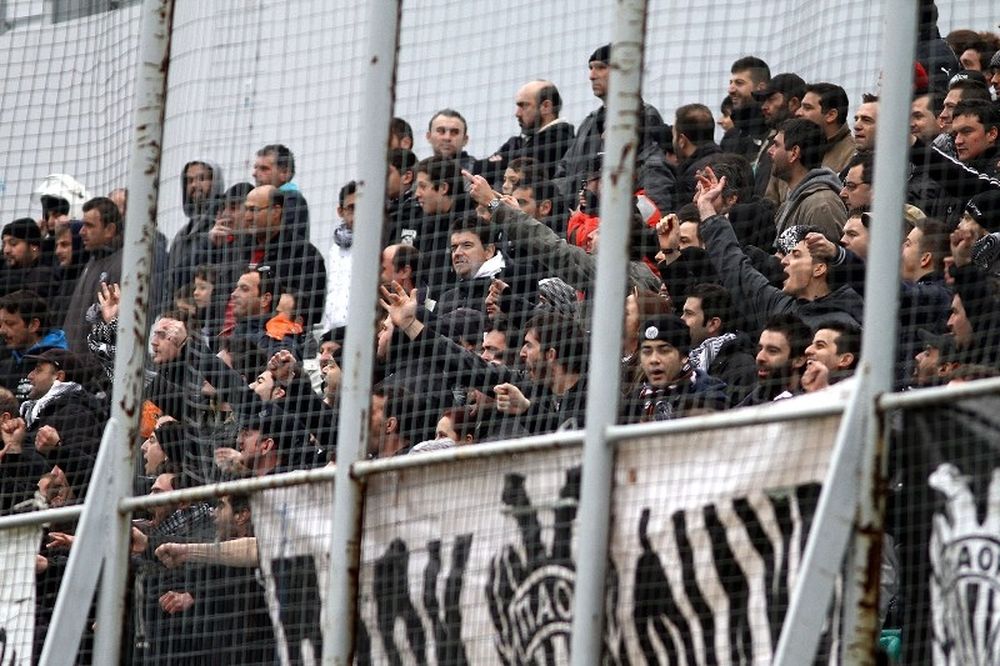 Ντου από τους οπαδούς του ΠΑΟΚ και συνθήματα κατά Ζαγοράκη