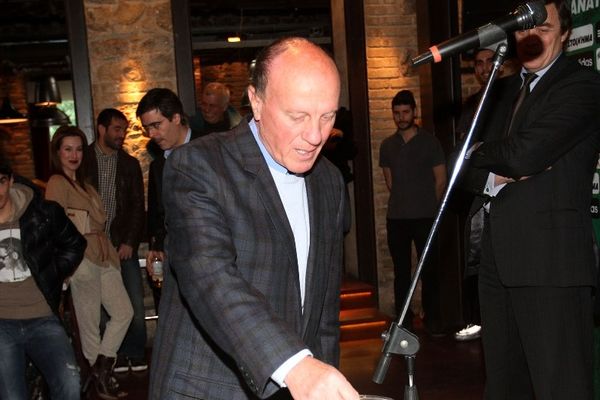 Εγκώμια Δομάζου σε Φερέιρα