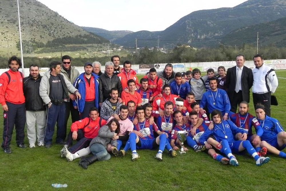 Ανέβαλαν την κοπή της πίτας στον Τηλυκράτη