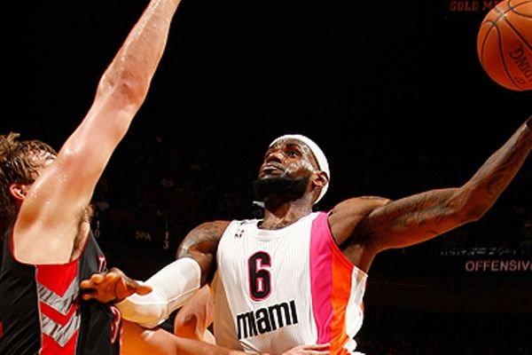 Μέτρια εμφάνιση, αλλά νίκη για Χιτ