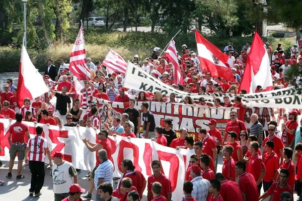 «Έκραξαν» τους πολιτικούς στο Βόλο!