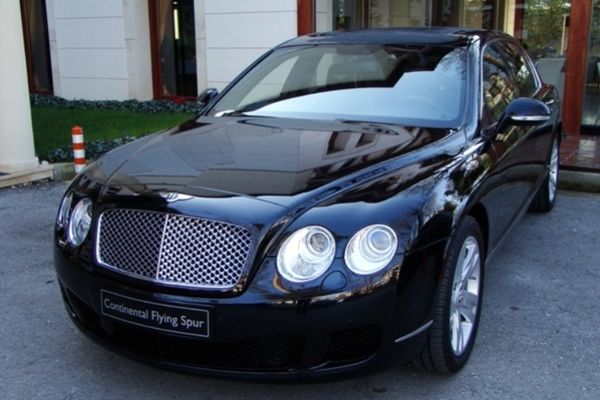 Οι Bentley έκλεψαν την παράσταση