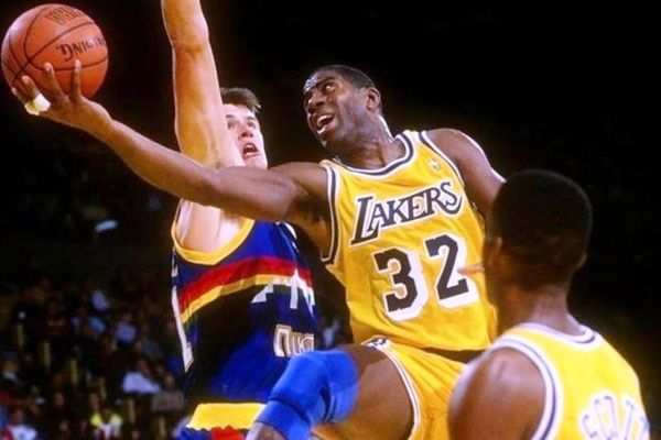 Έρβιν Τζόνσον: Μία μαγική καριέρα (videos)