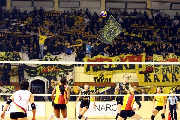 Δύο συλλήψεις για τη μαχαιριά σε οπαδό της ΑΕΚ