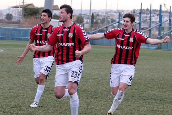 Φιλική τριάρα η Γλυφάδα