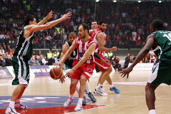 Το πάνω χέρι ο Ολυμπιακός στο ΣΕΦ (videos)