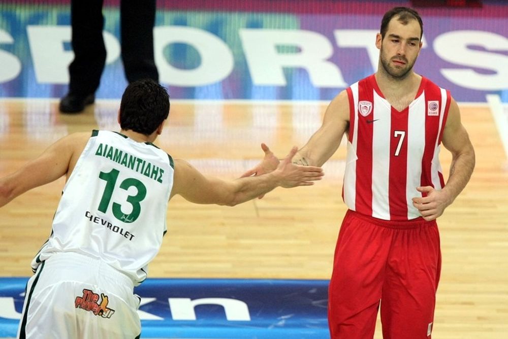 «Ερυθρόλευκοι» VS «πράσινοι»