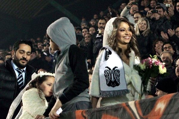 Η νύφη και στην Τούμπα (video)