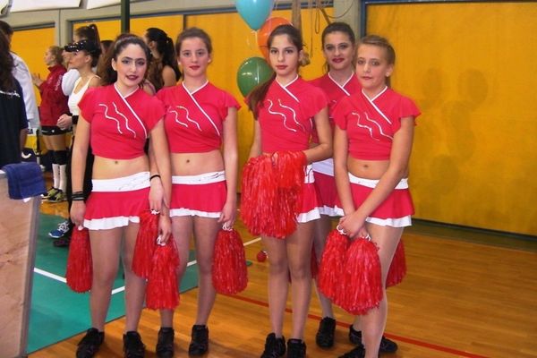 Οι νεαρές cheerleaders (video)