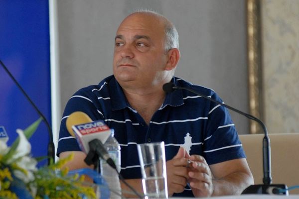 Μπελεβώνης: «Μάχη για την παραμονή»