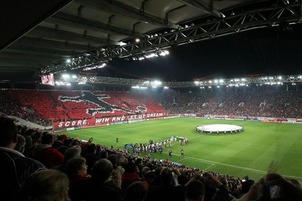 Ετοιμάζουν coreo... έκπληξη οι οπαδοί του Ολυμπιακού