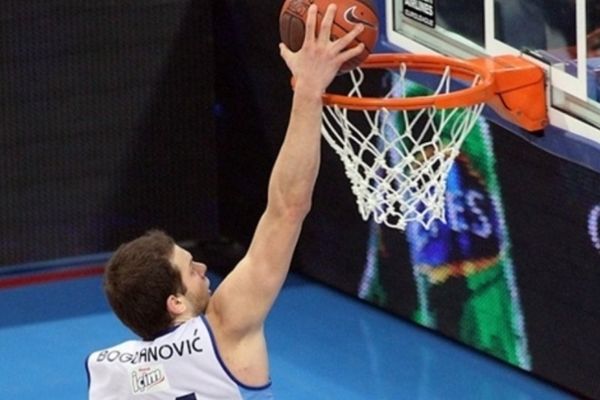 Έμεινε ζωντανή η Φενέρ!