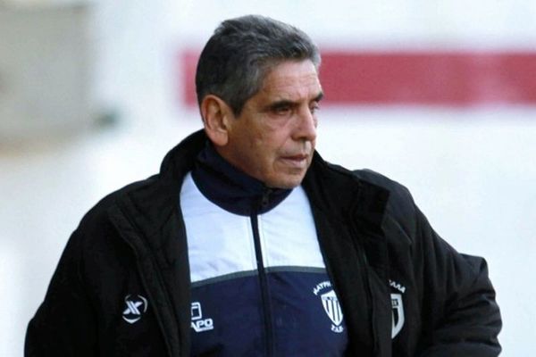 Κανένα θέμα με Μάνα στη Καλαμάτα