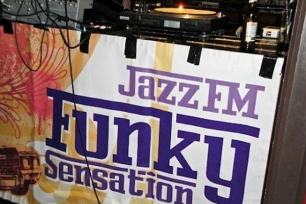 Aπίστευτη γκάφα: Πορνό στον αέρα του Jazz Fm!