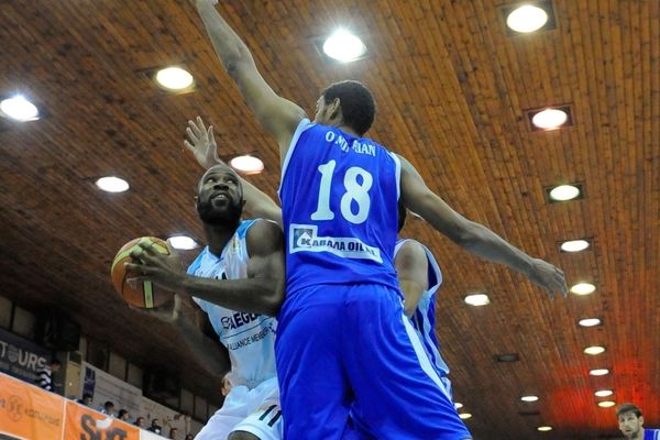 Εκμεταλλεύτηκε την έδρα της η Καβάλα 