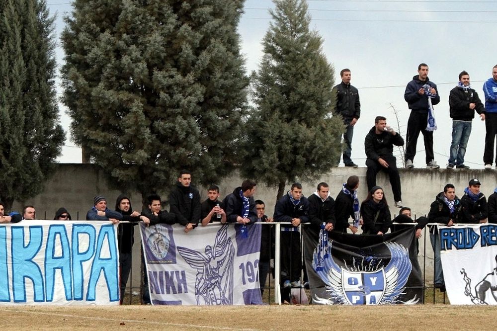 Πεδίο «μάχης» έξω από το «Παντελής Μαγουλάς»