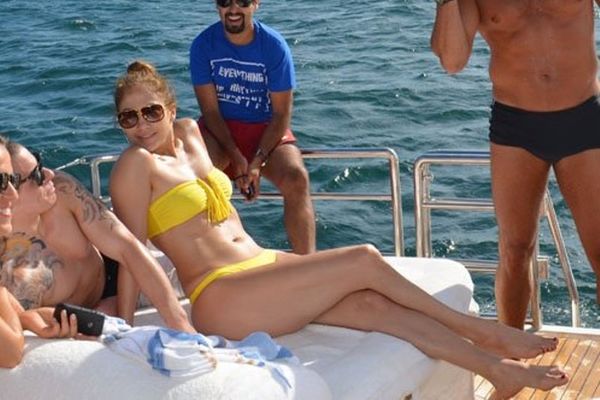 Όσο πιο ερωτευμένη τόσο πιο σέξι η Τζένιφερ Λόπεζ!